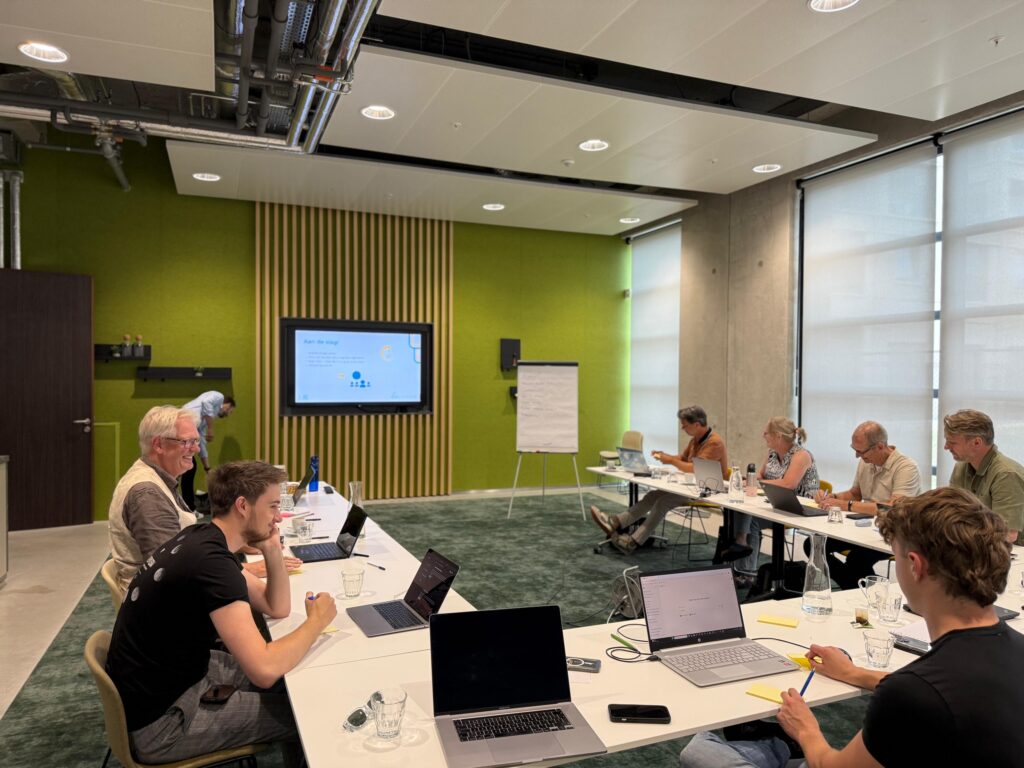 Deelnemers werken tijdens een Lumans AI workshop aan praktische AI use cases voor hun organisatie.