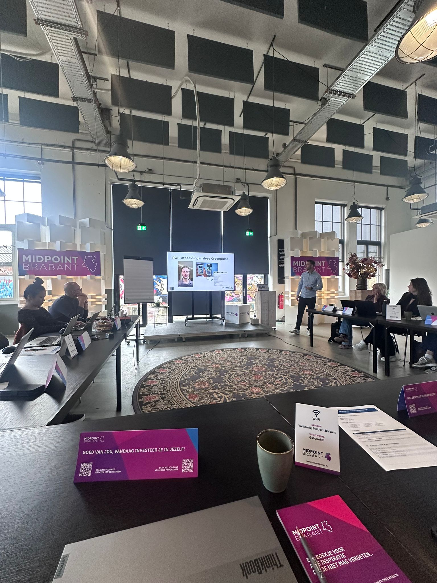 Deelnemers tijdens een AI-workshop van Lumans